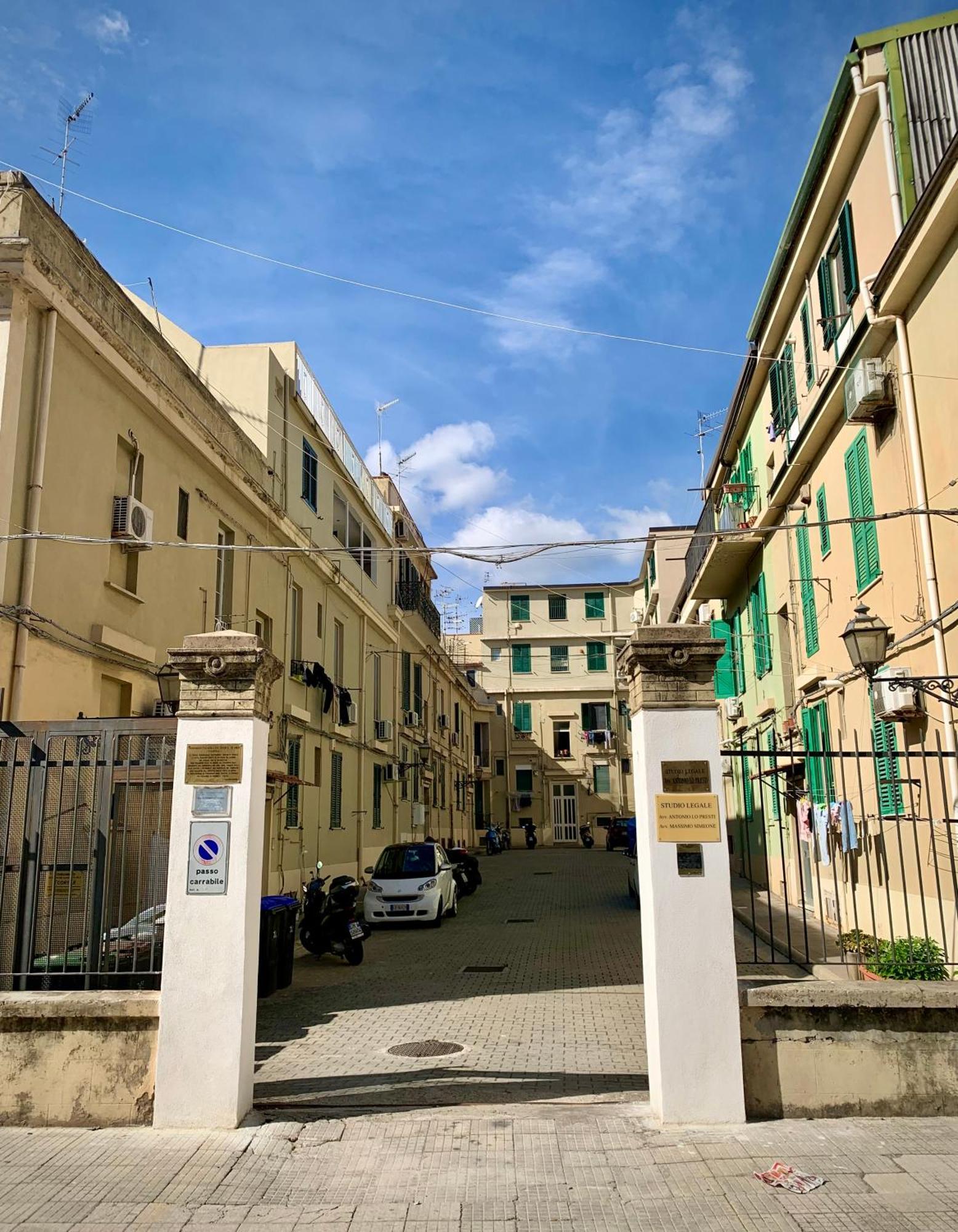 Appartamento Nel Cuore Di Messina Bagian luar foto
